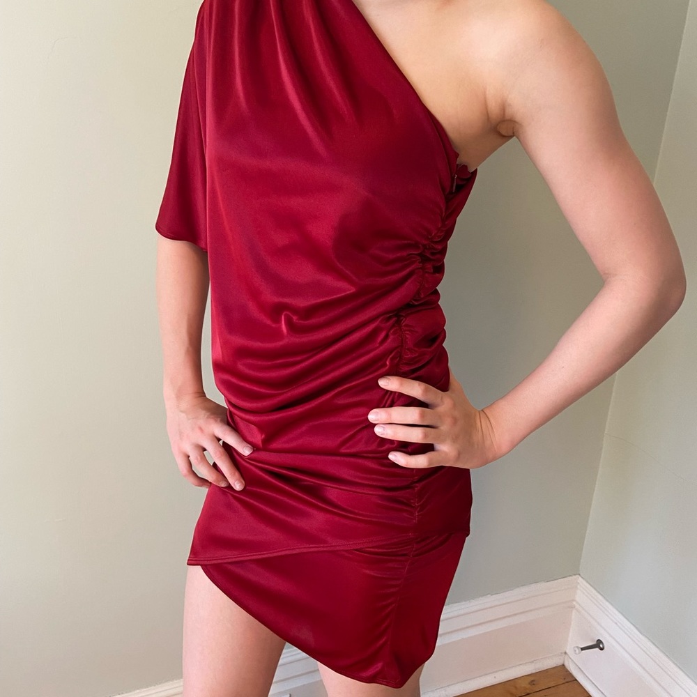 Le Chateau red mini